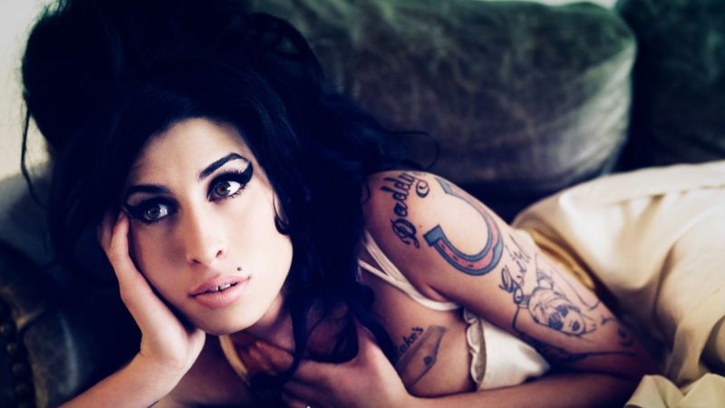 Archivo:Amy Winehouse background.jpg
