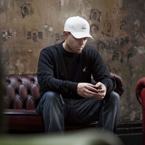 Archivo:DJ Shadow.jpg