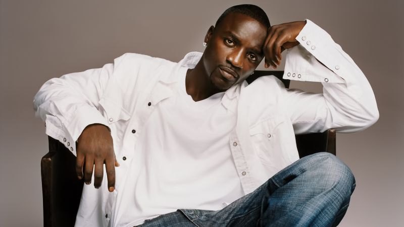 Archivo:Akon background.jpg